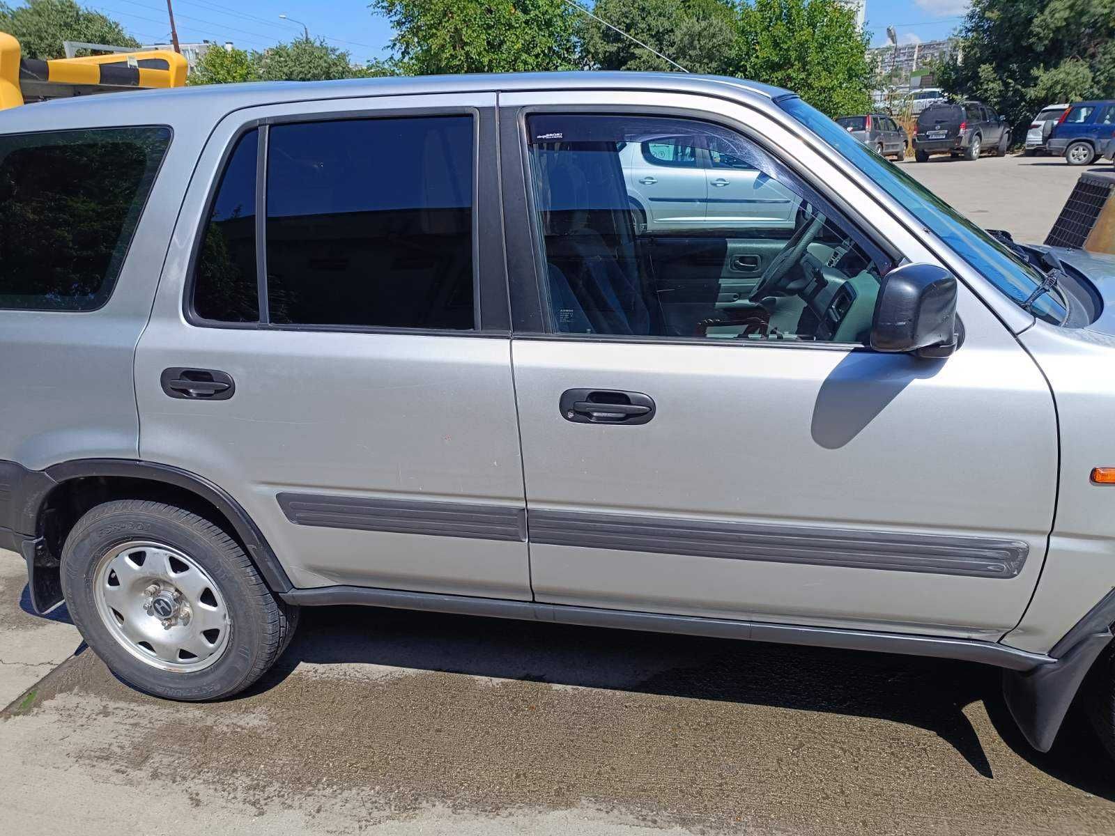 Автомобил HONDA CR-V, 147 к.с. 2000 г. цвят сив- от собственик