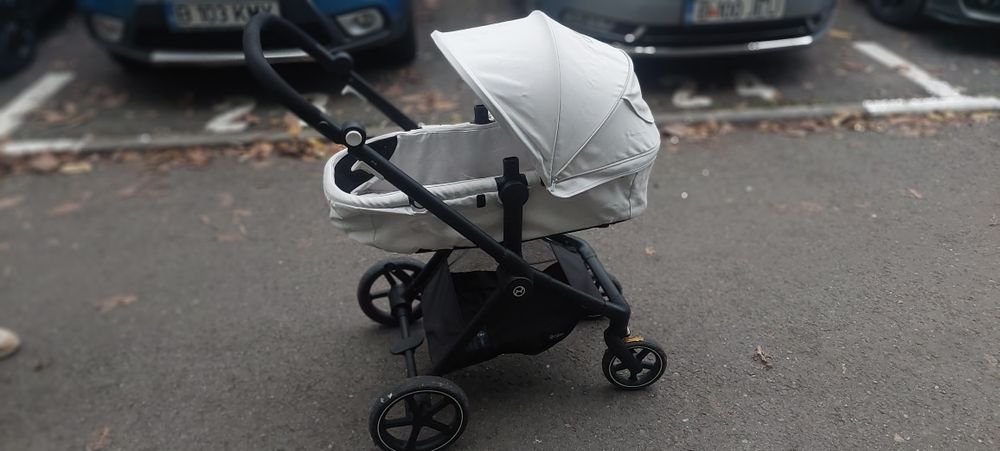 Vand Carucior 3 in 1 Cybex Gold Eos Basic