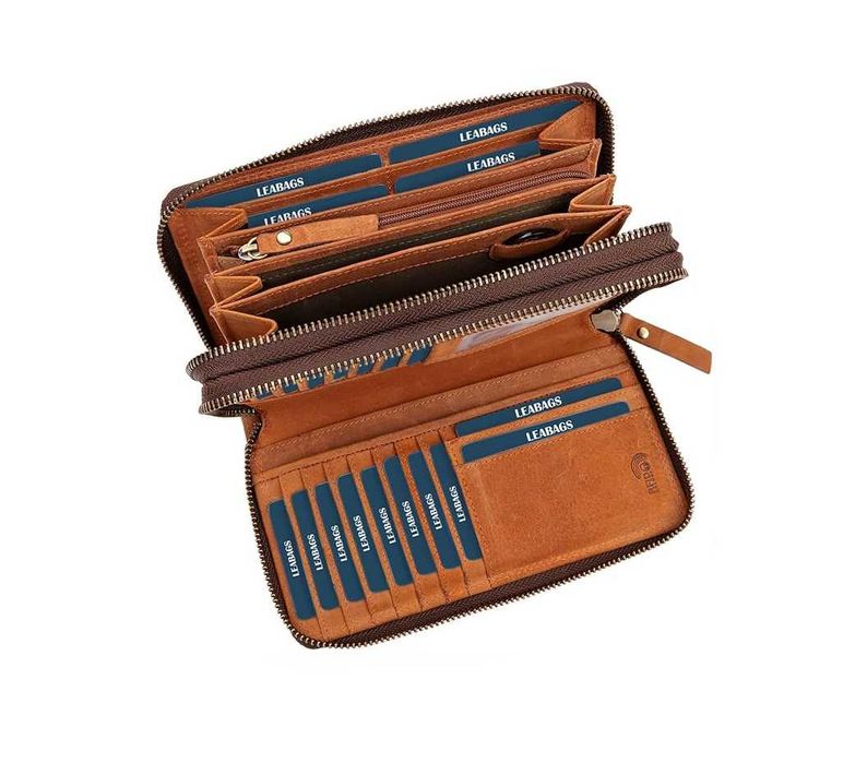Дамски кожен портфейл LEABAGS с RFID защита, 29 слота за карти