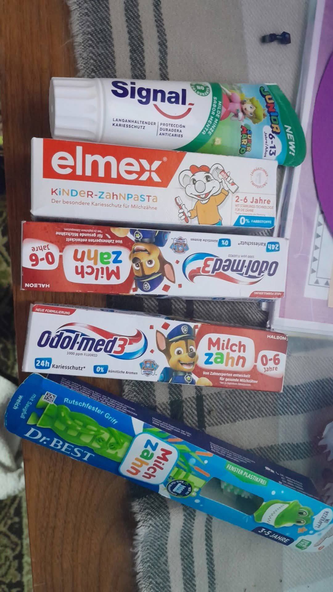 Pastă de dinți și periuță