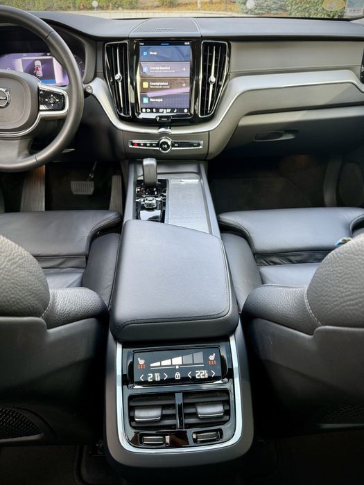 Volvo XC60 B4 R-Design+Black! Facelift Mod 2024! Garantie 1 An!