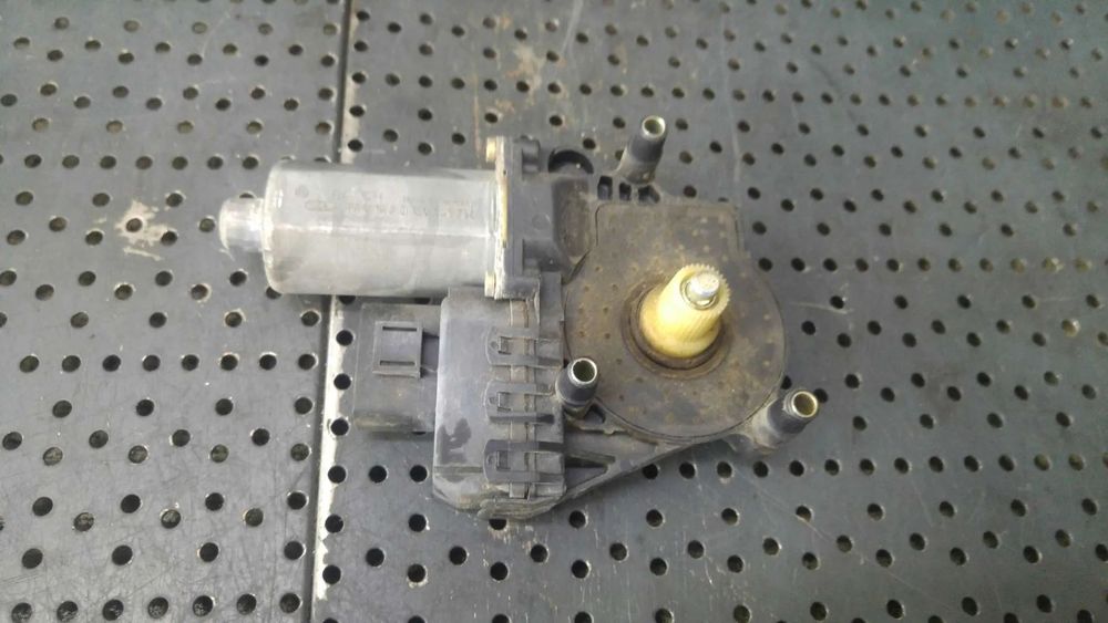 Motoras macara stanga spate audi a6 c5 break 0130821784