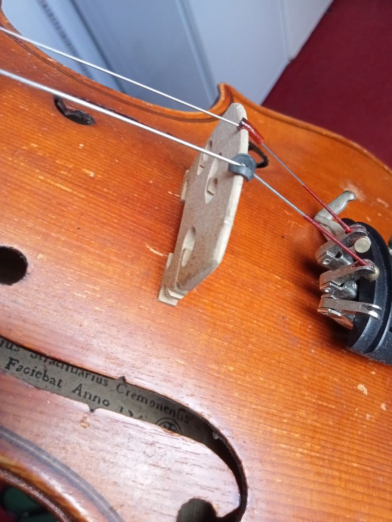 Antonios Stradivarius Cremonenlis, faciebat Anno1713