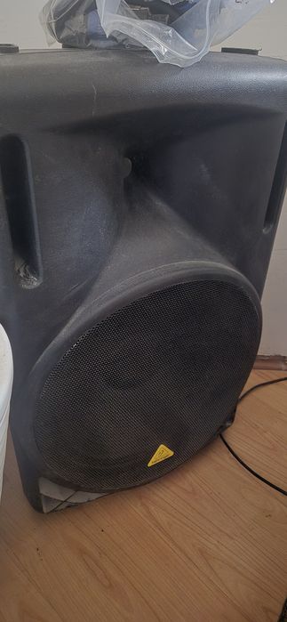 Behringer Eurolive B215D fara amplificare