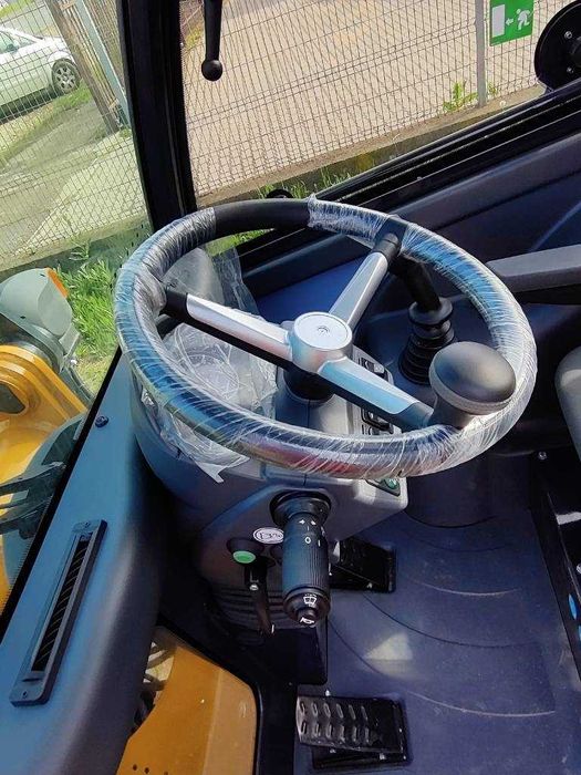 Incarcator compact pe roti SANY SW075 Nou