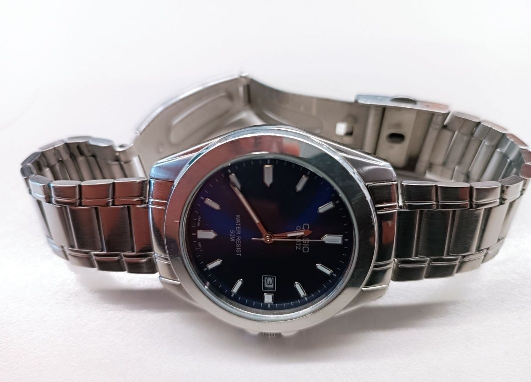 Casio часы  продам