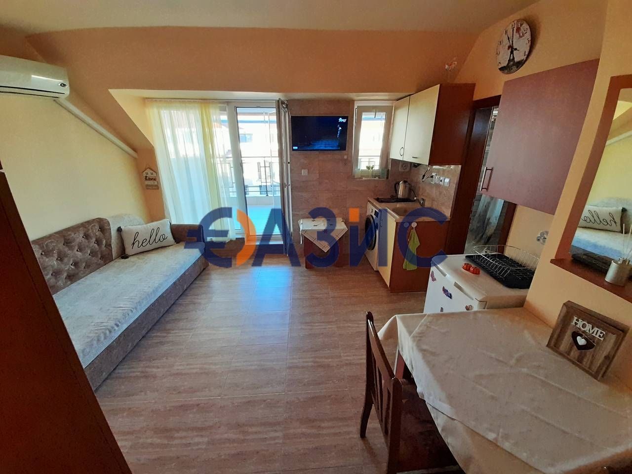 Продава се Едностаен апартамент в к.к. Слънчев бряг - 35 кв.м за 1272 €/кв.м - Снимка #2