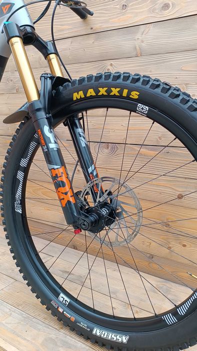 Bicicleta second hand YT Industries JEFFSY, carbon, marime M