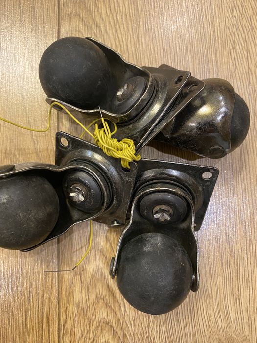 Четири кръгли устойчиви колела