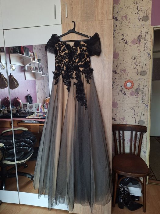 Бална рокля с тюл и корсет