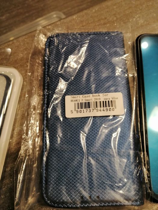 Продавам калъфи за Huawei P smart