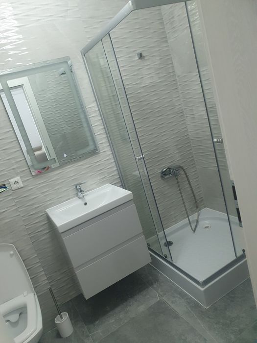 Închiriez, apartament cu 3 camere!