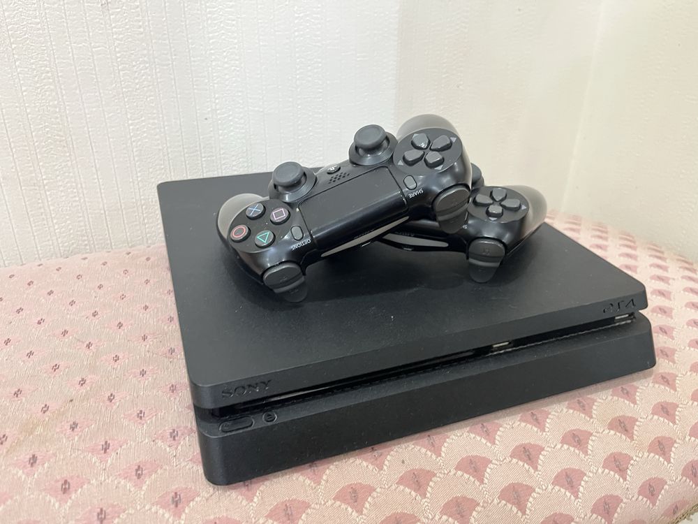 Продам PS4 Slim 1 терабайт