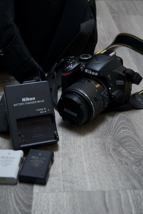 Nikon D3200 + Obiectiv 18-55mm VR II + Accesorii Complete