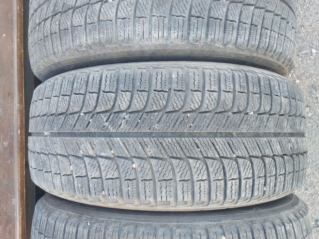 4 шины Michlen 225 55 R17. С небольшим пробегом.