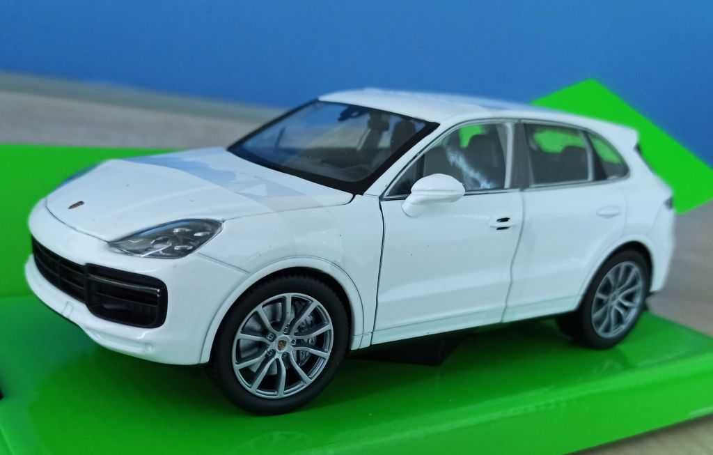 Macheta Porsche Cayenne Turbo MK2 alb SUV - Welly NEX 1/24