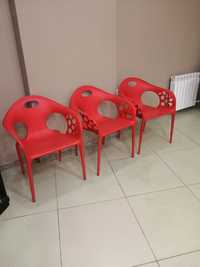 Продам стулья красные пластиковые