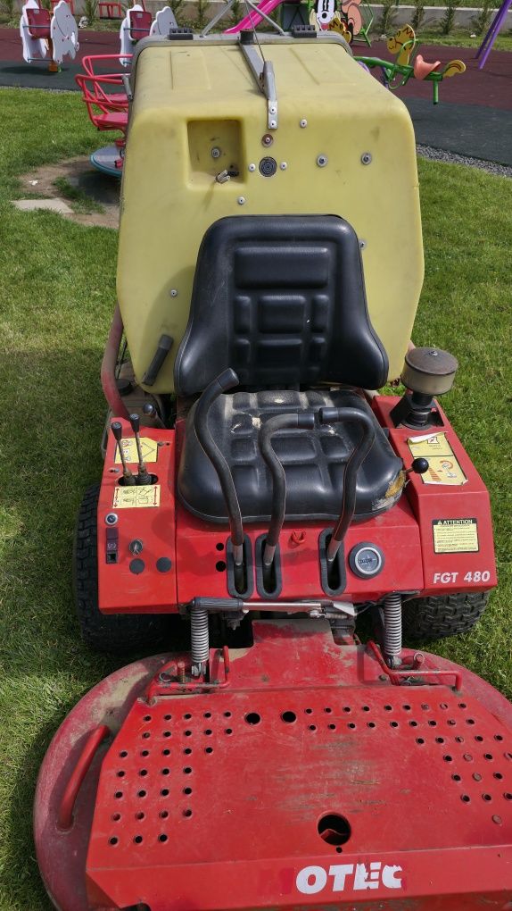 Tractor tuns iarba