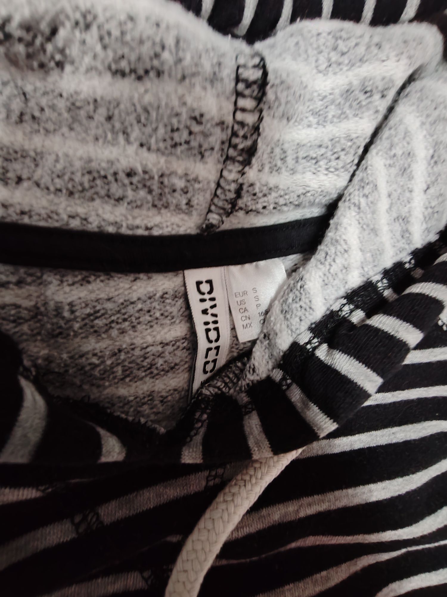 2 Hanorace H&M Divided