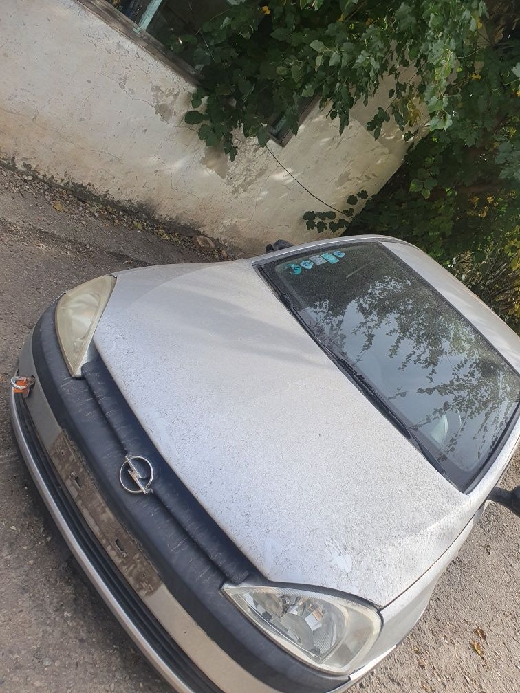 Dezmembrez Opel Corsa C 1.2 benzina cutie easytronic