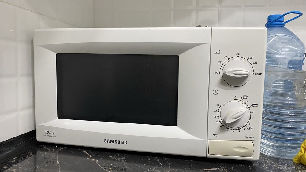 Продам микроволновку Samsung