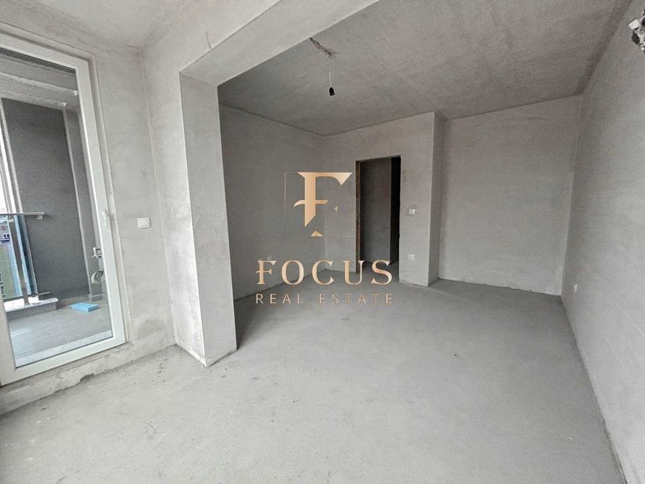 Продава се Тристаен апартамент в Пловдив, Гагарин - 126 кв.м за 1022 €/кв.м - Снимка #1