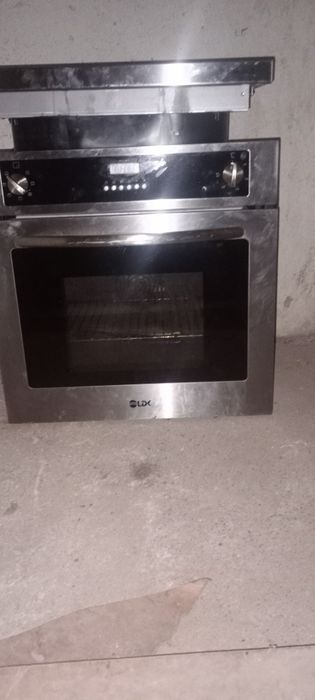 Cuptor și hota la ofertă