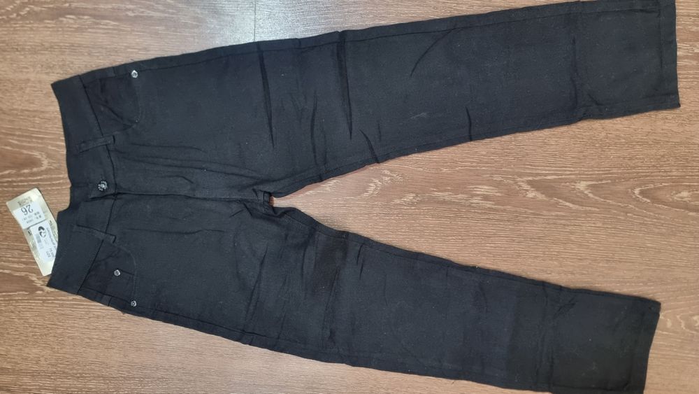 Брюки Новые с биркам 26 размер Длина 88 см