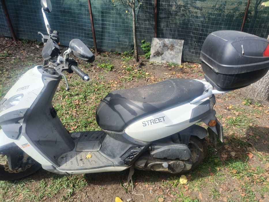 Vând scuter Peugeot