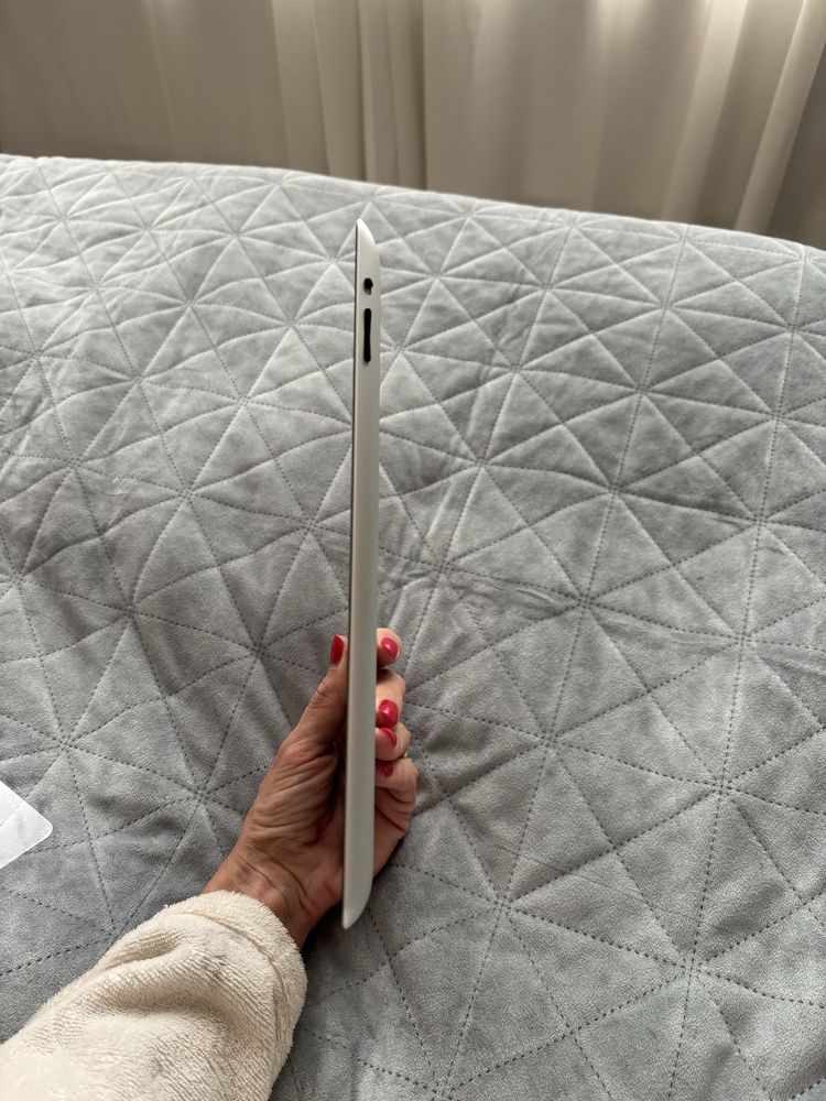 iPad4 таблет чисто НОВ