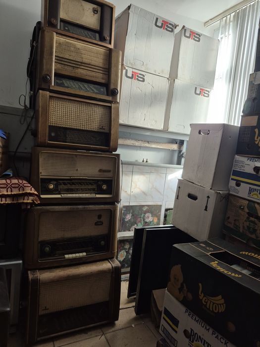 Vând lot uriaș 22 radio cu lampi si carcasa ebonita&lemn ani 1940-1980