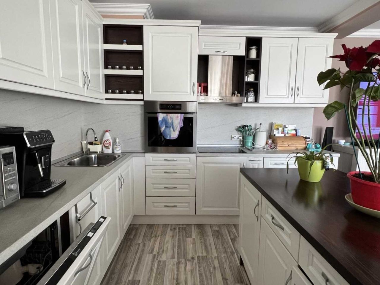 Продава се Тристаен апартамент в София, Овча купел - 204 кв.м за 2300 €/кв.м - Снимка #2