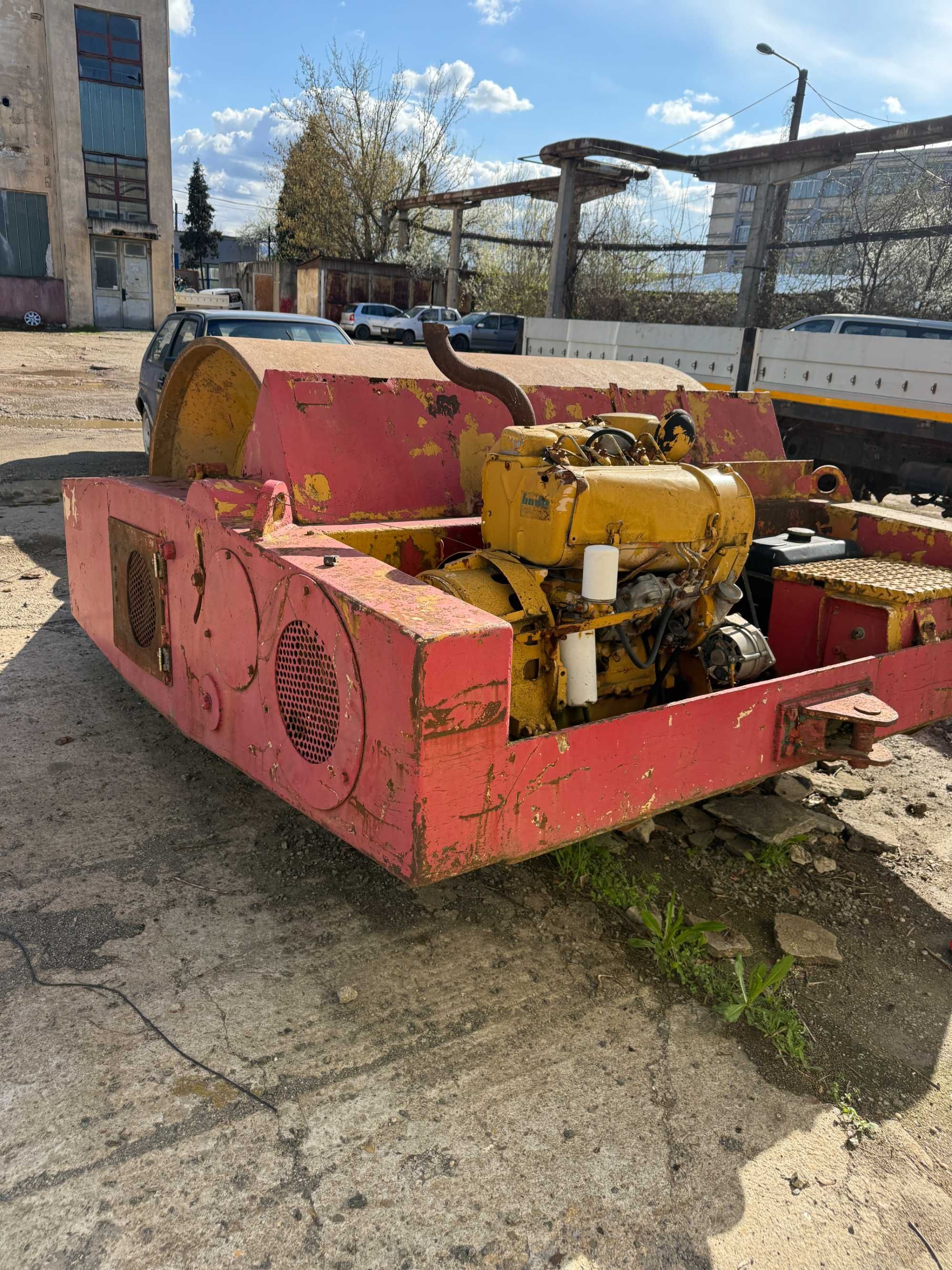 Cilindru compactor tractabil 6 T