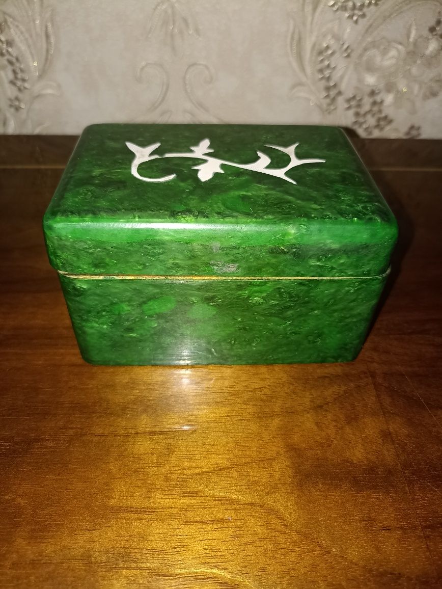 Продам шкатулку .