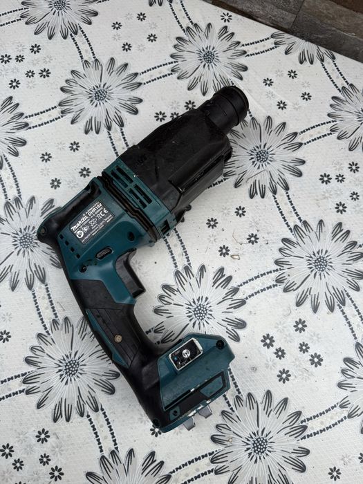 Акумулаторен перфоратор Makita DHR182