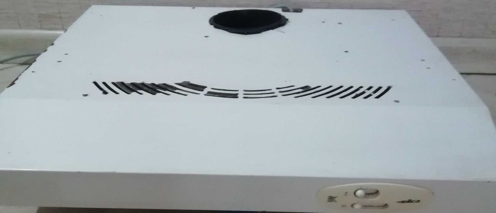 Вытяжка кухонная в хорошем состоянии