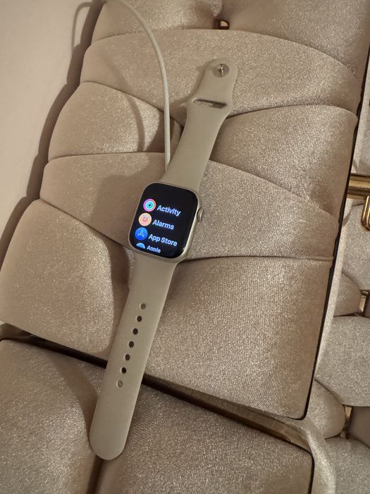 Нов Apple Watch 8 Starlight Cellular