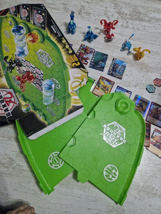 Vând bakugan ca noi