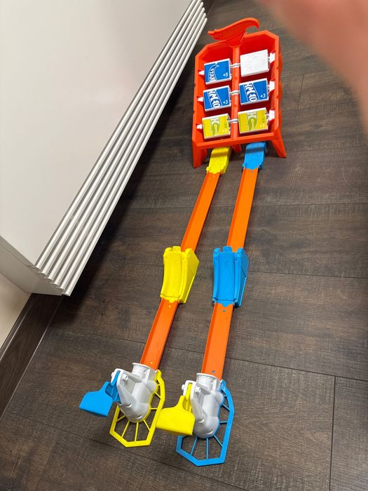 Писта  изстрелвачка Hot wheels с колички