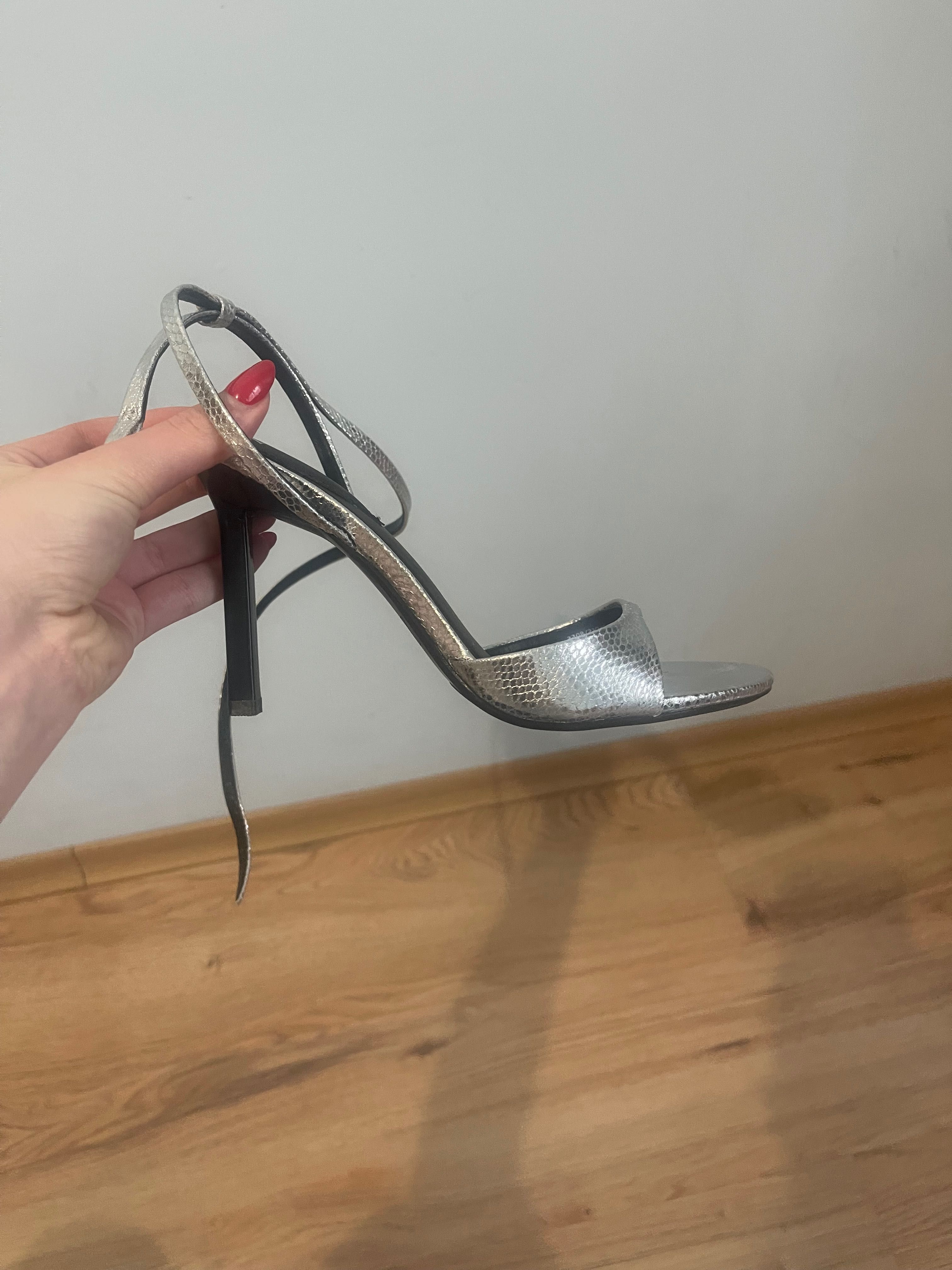 Сребърни сандали Zara