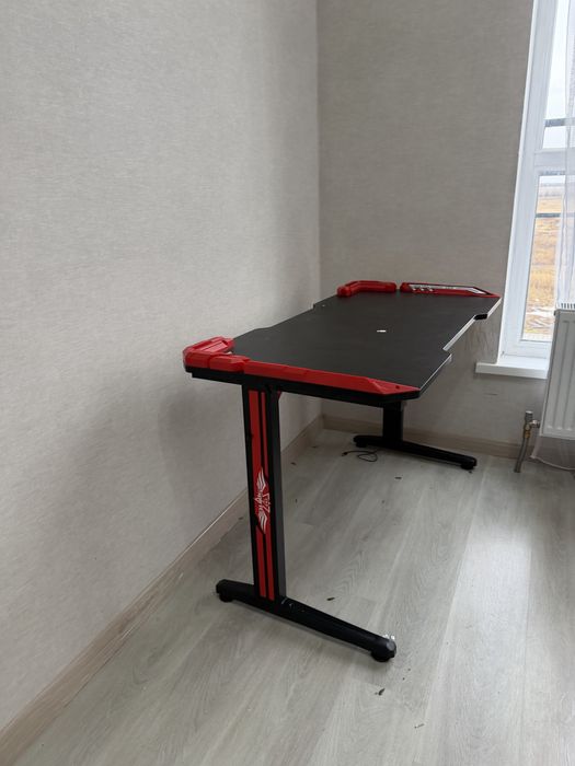 срочно продам компьютерный стол