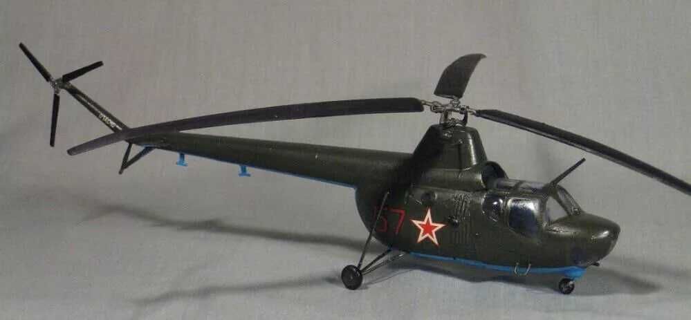 Сборная модель вертолета Ми-1 санитарный (АМОДЕЛ, 1/72)