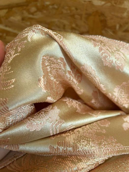 Față de masă cu două fețe