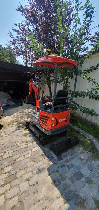 Vând miniexcavator Lukton motor 2 timpi, optional si remorcă
