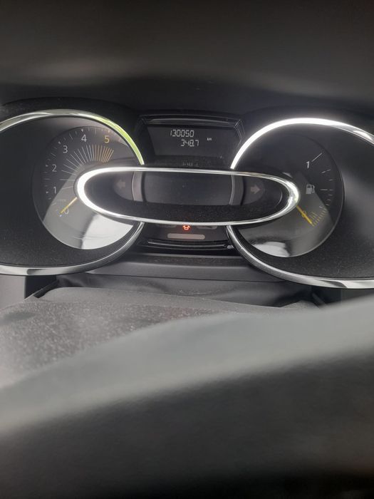 Dezmembrez Renault clio