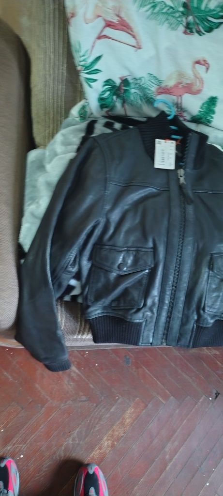 Vind geaca piele dama originala 400 lei neg