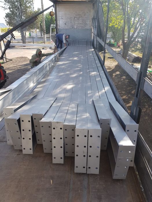 Vând hală metalice