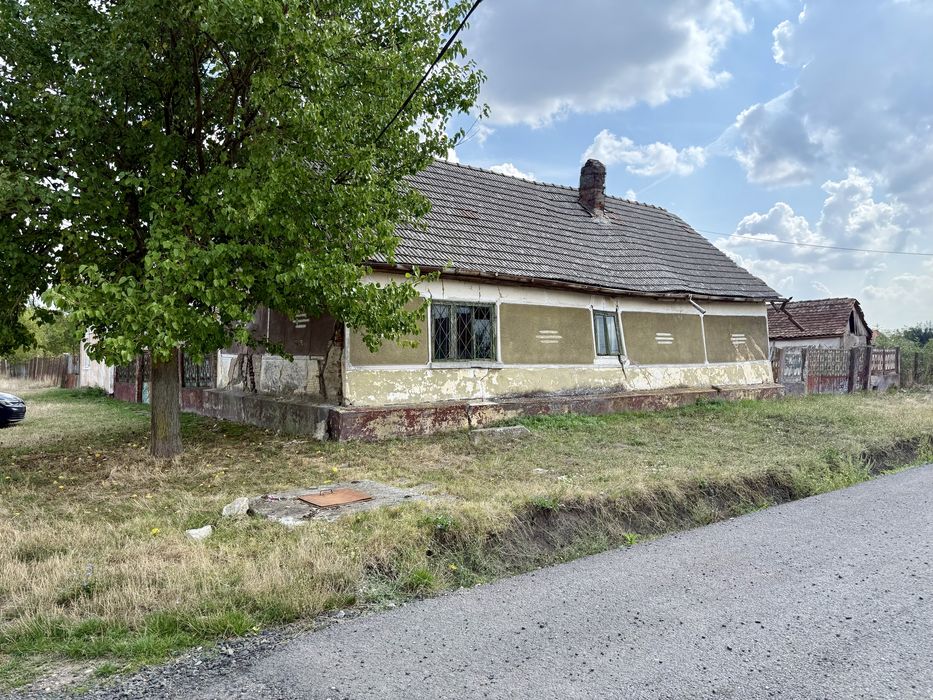 Teren intravilan 2294 mp cu două case în Cerna jud. Timis