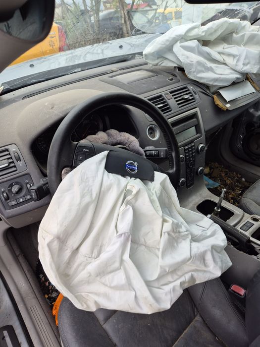 Dezmembrez volvo v50