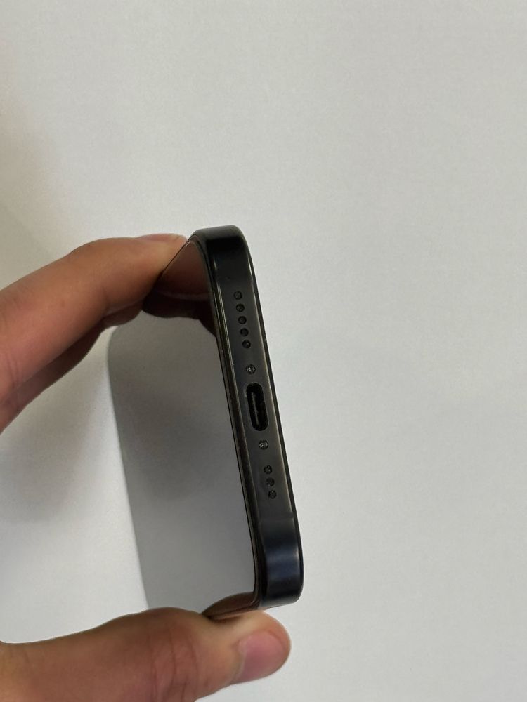 Продавам перфектен iPhone 16 PRO 100%
